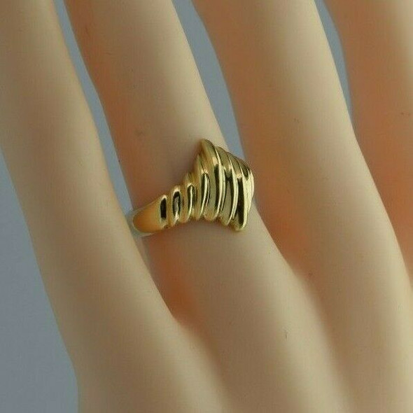 14K Yellow Gold Fluted Domed Ring Tapered Design Size 6 Circa 1990