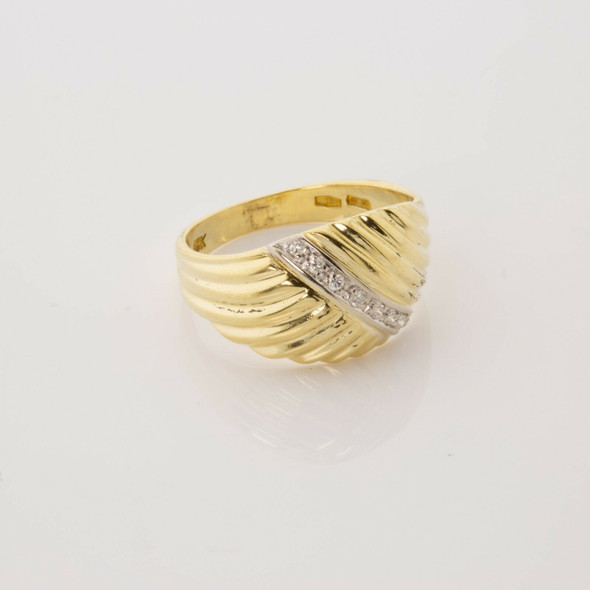 18K Yellow Gold Diamond Ring with Fluted Top 10 Round Diamonds Size 5 Circa 1970