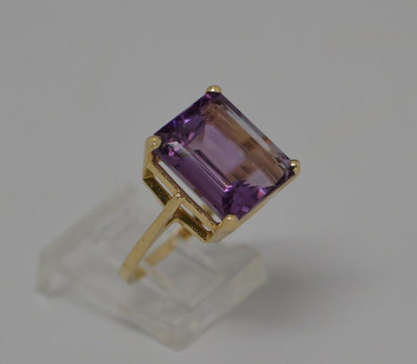 14K Yellow Gold Amethyst cocktail Ring Circa 1960, Size 6