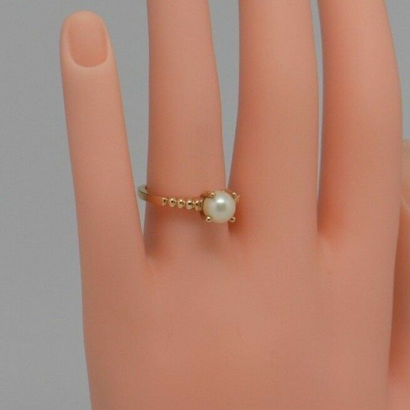14K Yellow Gold Pearl Ring with Decorated Top Shank Circa 1980, Size 6