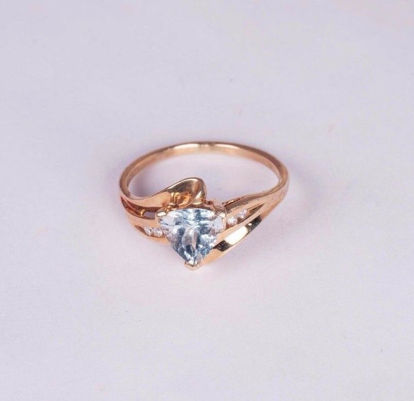 10K Yellow Gold Aquamarine and Diamond Chip Ring, size 8