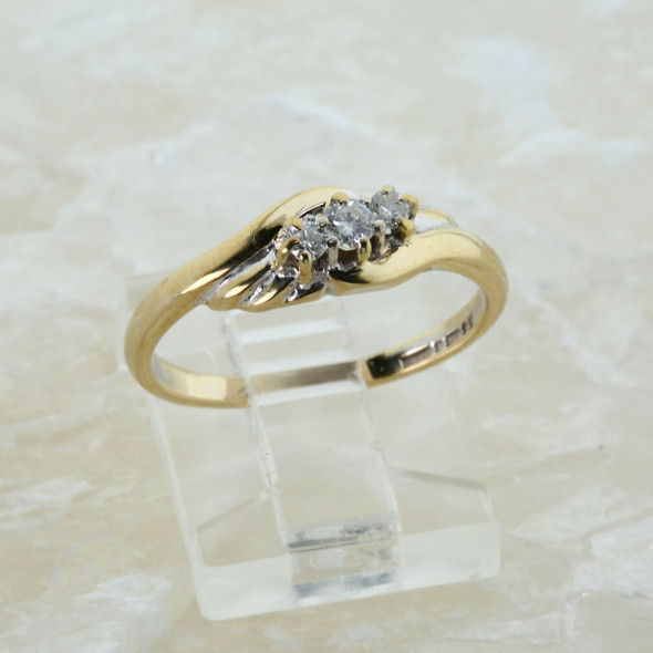 9K Yellow Gold 1/8ct tw Diamond Ring Size 7.5