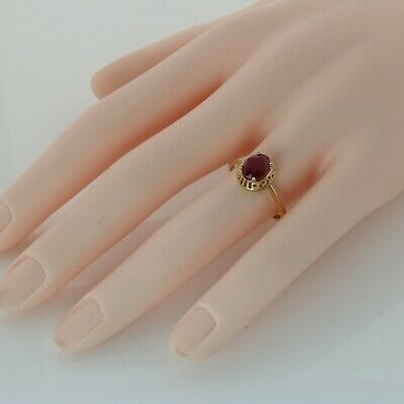 10K Yellow Gold 1 ct+ Ruby Ring Oval Dark Red Ruby Circa 1980 Size 8