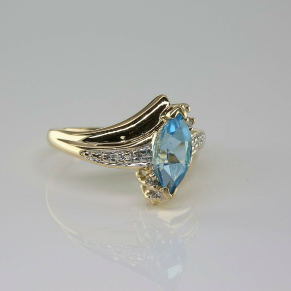 10K Yellow Gold Blue Topaz  and Diamond Accent Ring Size 6.5 Circa 1970