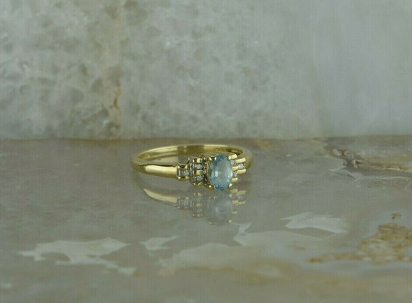 10K Yellow Gold Aquamarine and Diamond Ring Size 7