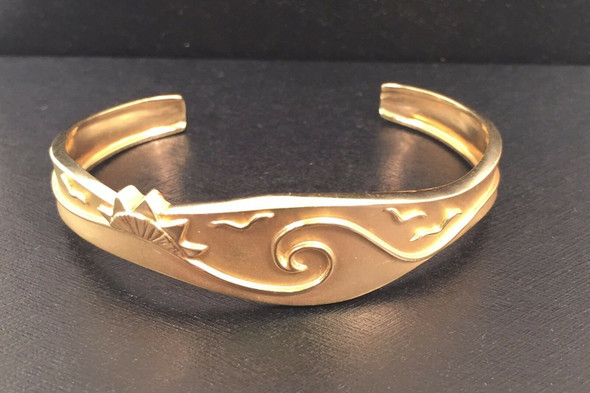 18K Yellow Gold Bangle Bracelet Ocean Waves and Gulls Design