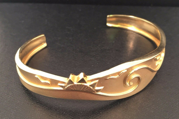 18K Yellow Gold Bangle Bracelet Ocean Waves and Gulls Design