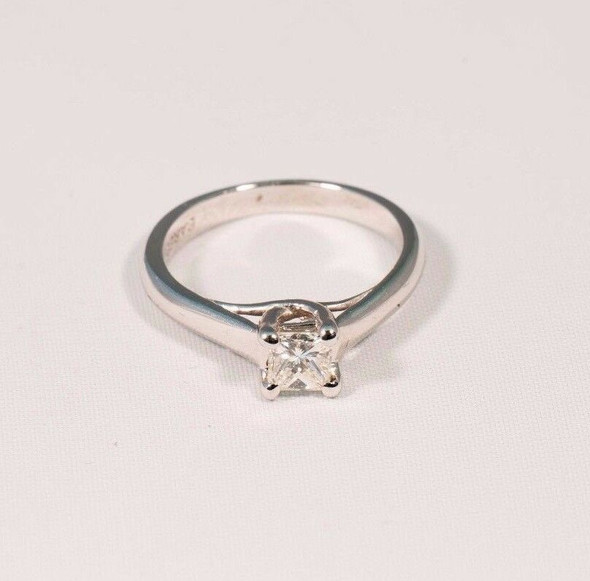 18K White Gold Princess Cut Engagement Ring Solitaire, size 5