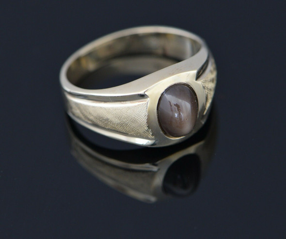 10K Yellow Gold Light Brown Synthetic Star Sapphire Ring, Size 7.75 10K Yellow Gold Light Brown Synthetic Star Sapphire Ring, Size 7.75