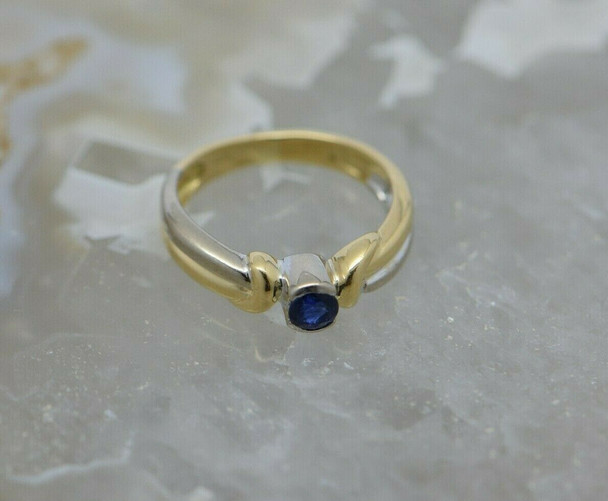 18K White and Yellow Gold Sapphire Solitaire Ring Size 6.25 Circa 1990