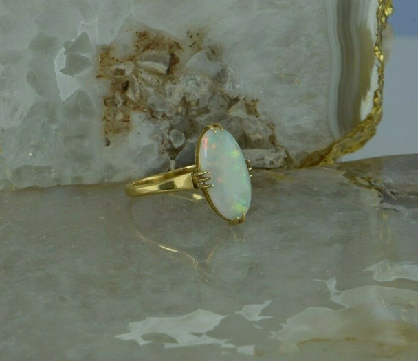 Vintage 18K Yellow Gold White Opal Cabochon Ring Size 6 Circa 1950