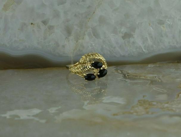 Vintage 14K Yellow Gold Black Onyx Wheat Sheath Ring Size 6 Circa 1960
