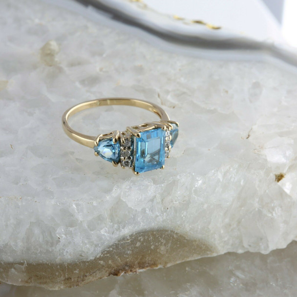 14K Yellow Gold Blue Topaz and Diamond Ring Size 6.75 Circa 1970