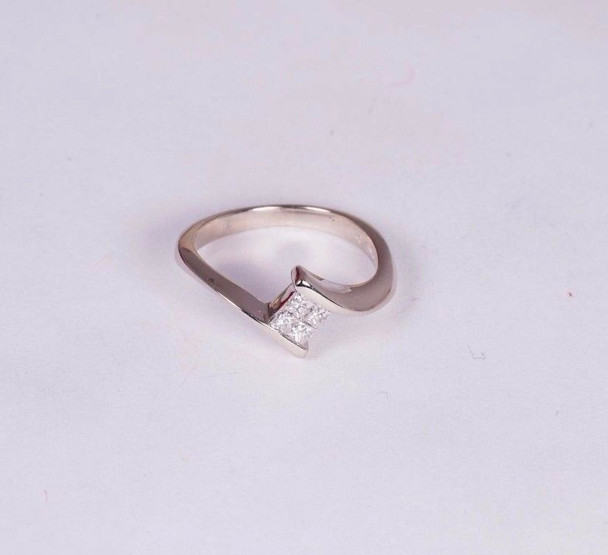14K White Gold Princess Cut Invisible Mount Diamond Ring, size 5