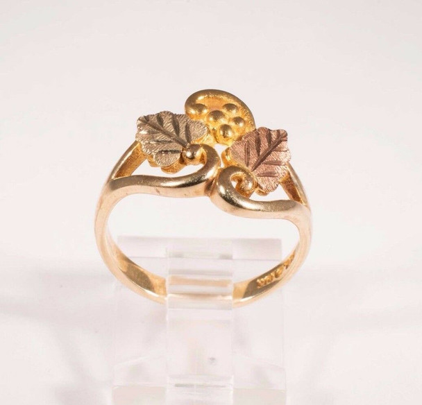 10K Black Hills Gold with leaf and Vine Design Ring, Size 7.5