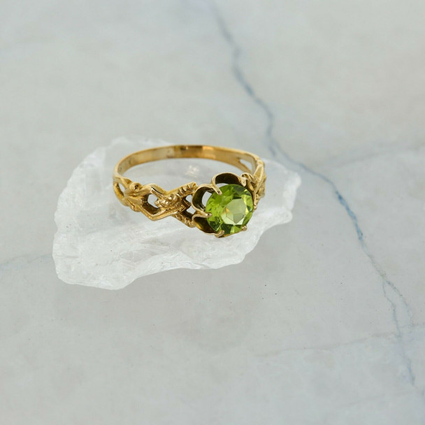 14K Yellow Gold 1ct Peridot Ring Size 6.5