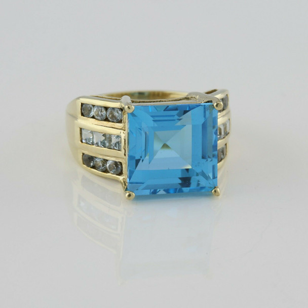 10K Yellow Gold Blue Topaz Ring with Pale Side Stones Size 6.25 Circa 1980