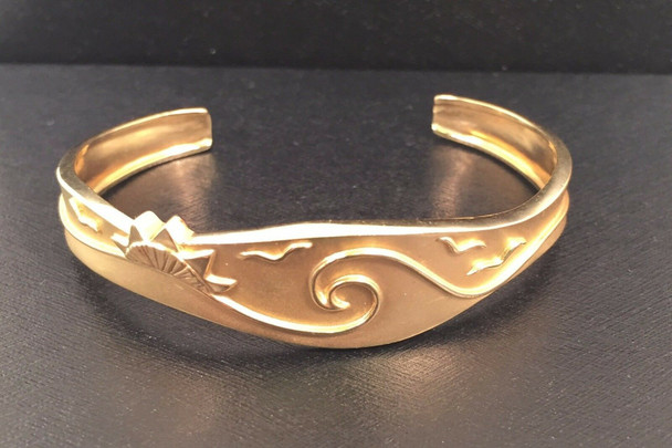 18K Yellow Gold Bangle Bracelet Ocean Waves and Gulls Design