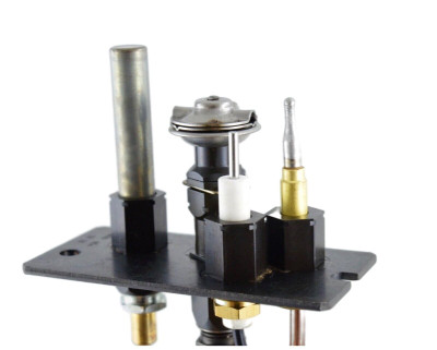 37D0019 propane gas (LP) pilot light assembly, tri-flame, top mount