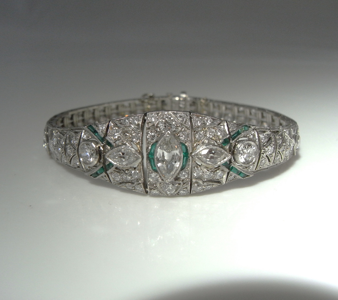 Estate Diamond Bracelet 002-171-2000013 - Estate Bracelets | Van Atkins  Jewelers | New Albany, MS