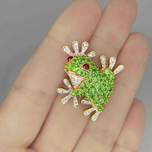 green frog brooch diamond tsavorite garnet ruby eyes 18K gold designer gold tree frog brooch pin pendant jewelry OPR Jewelry luxury animal jewelry