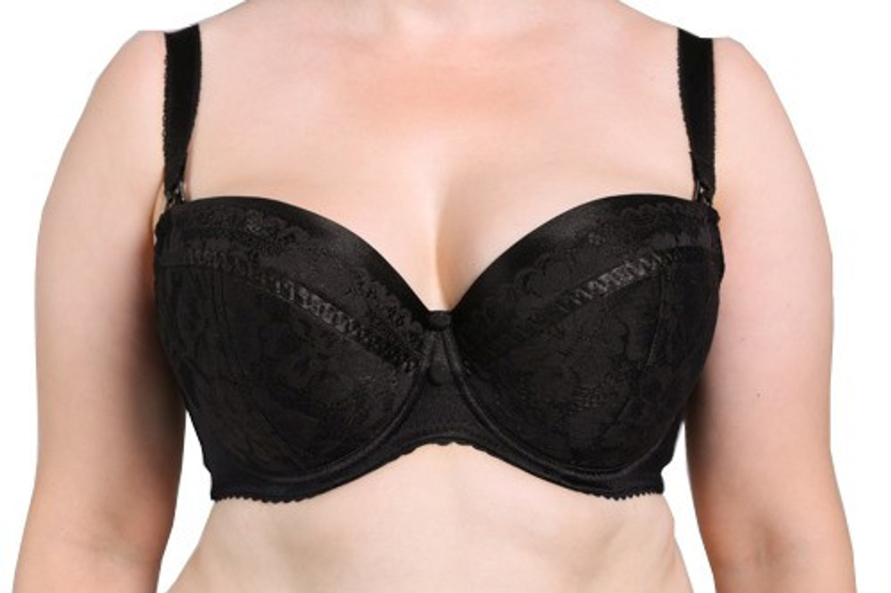 36JJ/36K in Ewa Michalak – What Bra Sizes Look Like