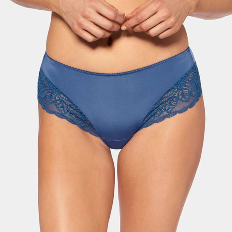 Triumph Lingerie Products, Levana Bratique