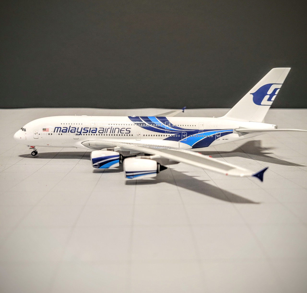 都内で 専用Phoenix A380 マレーシア航空 1/400 航空機