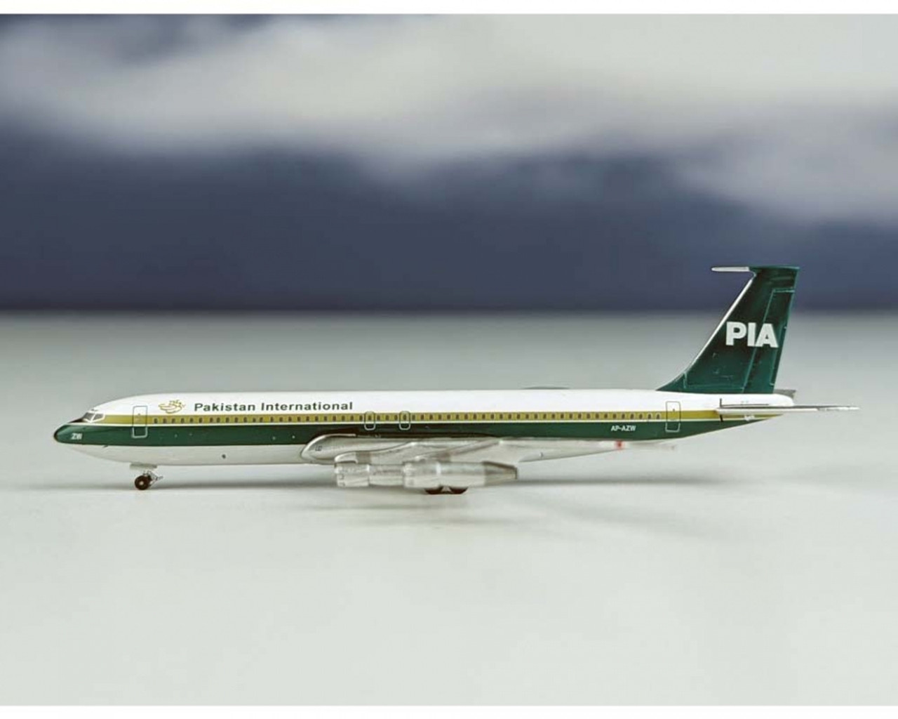 Aeroclassics 1:400 PIA 707-320C