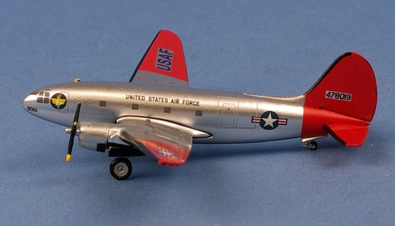 Aeroclassics 1:400 USAF C-46 Commando 478019