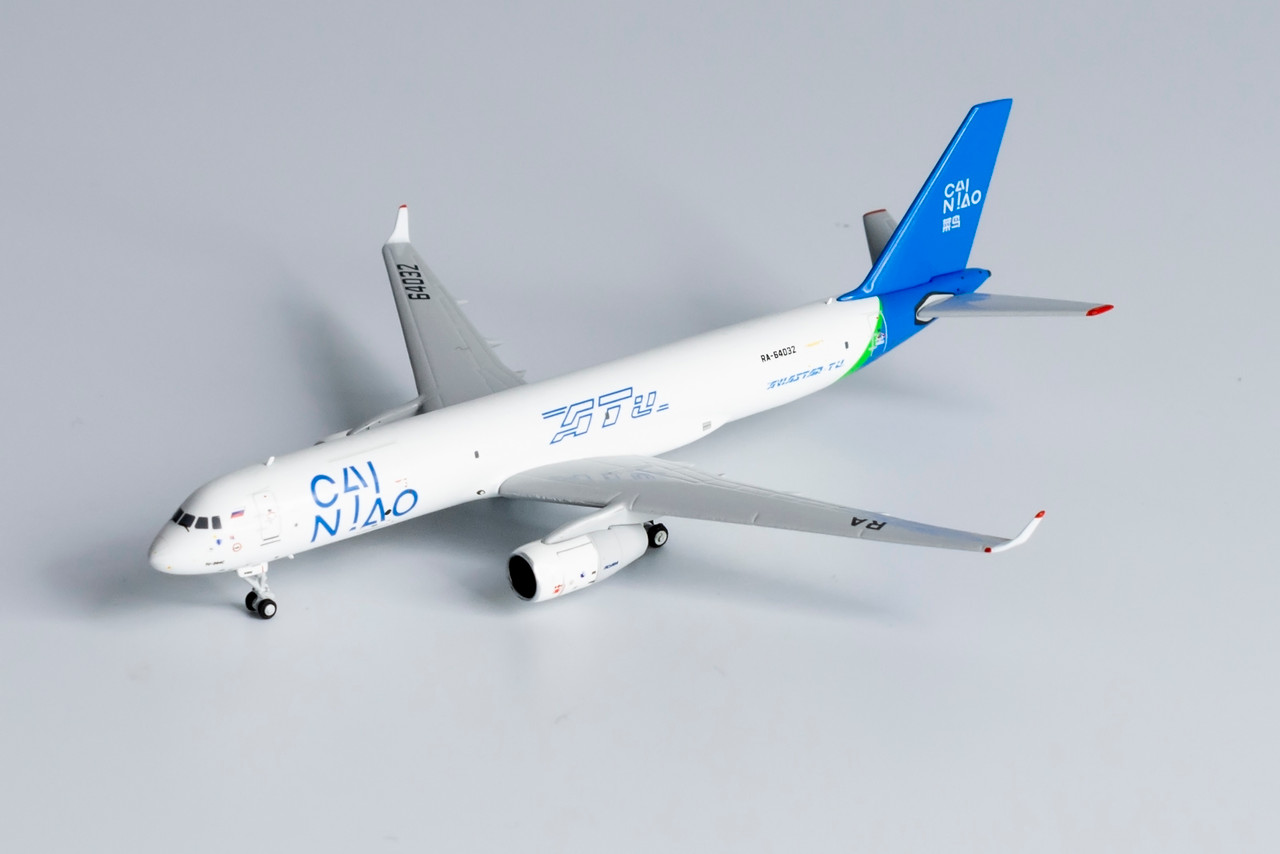NG Models 1:400 Aviastar-TU Airlines Tupolev - 204 (Cainaio Network Livery)