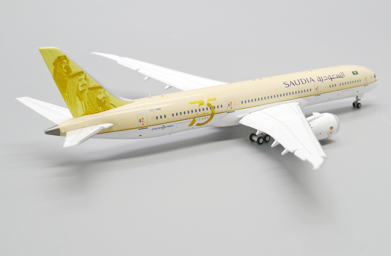 JC400 1:400 Saudi Arabian Airlines B787-9 HZ-ARE "75 Years Livery" (flaps down)