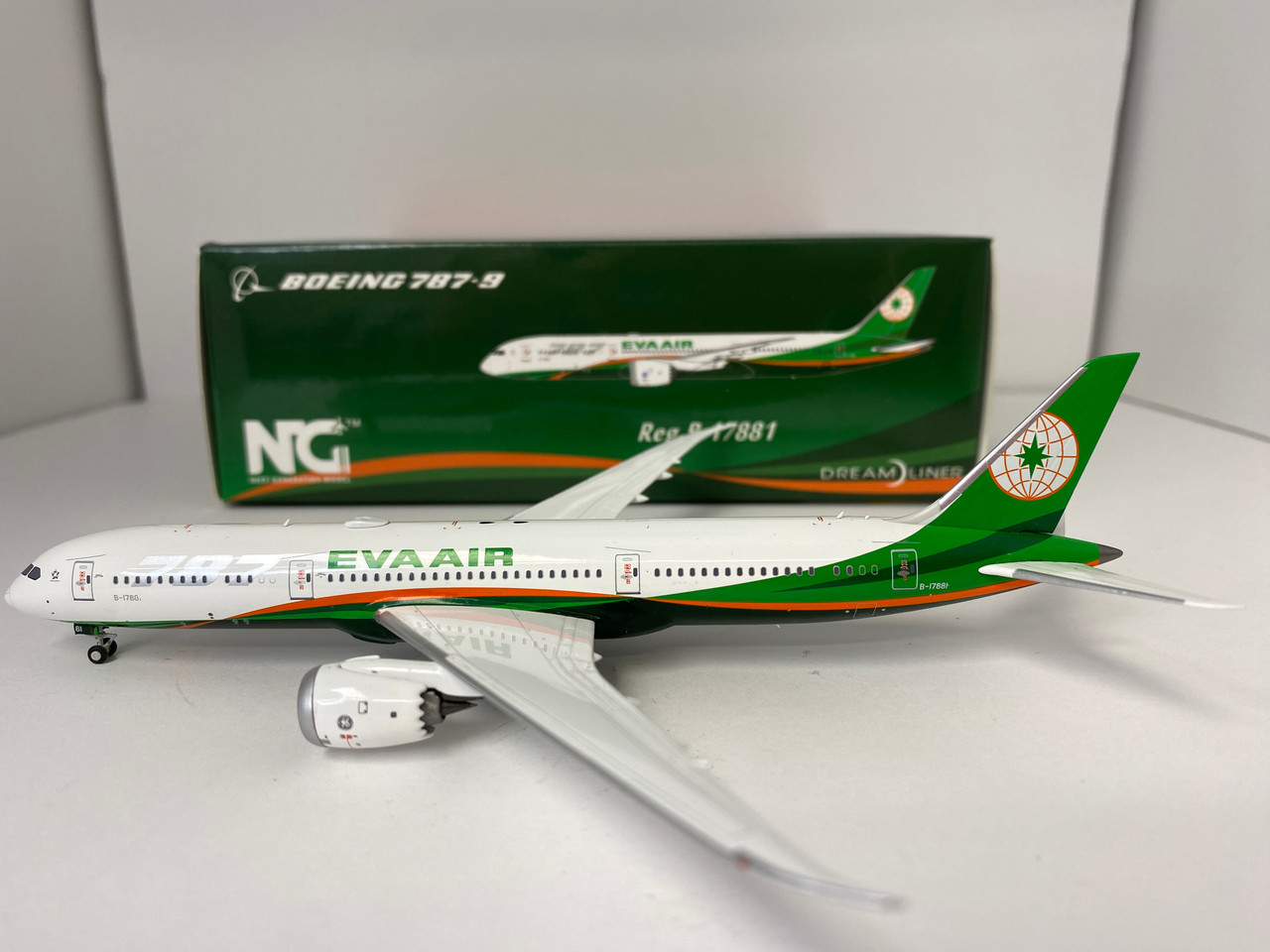 NG Models 1:400 787 Eva Air Dreamliner