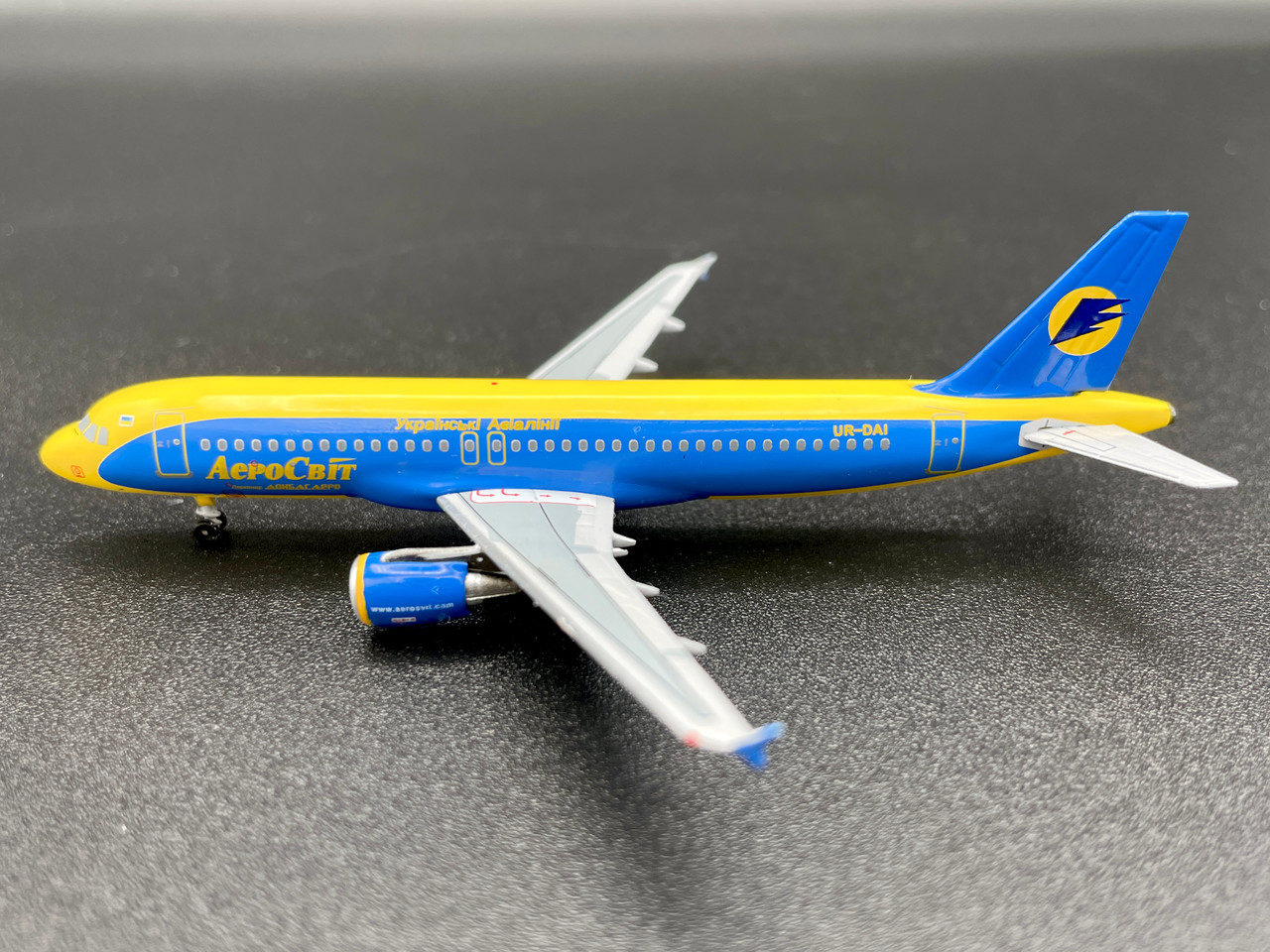 Aeroclassics 1:400 Aerosvit A320