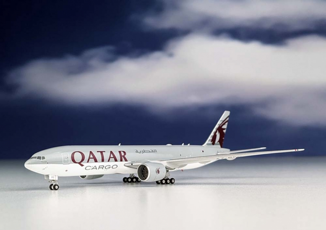 Phoenix 1:400 Qatar Cargo 777F