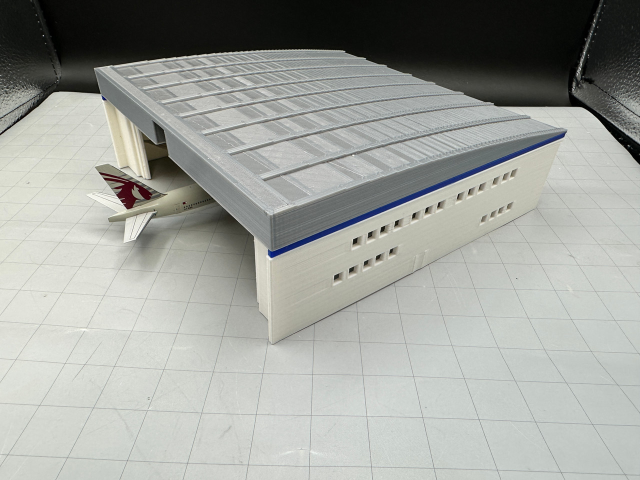 AirMatts 1:400 Scale Hangar (Blue Slanted Roof)