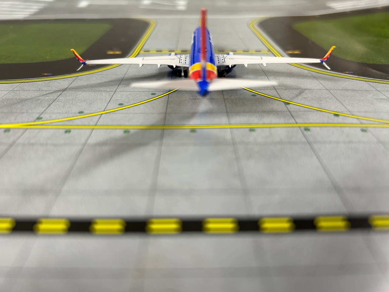 Panda Models 1:400 Southwest Airlines 737-800S