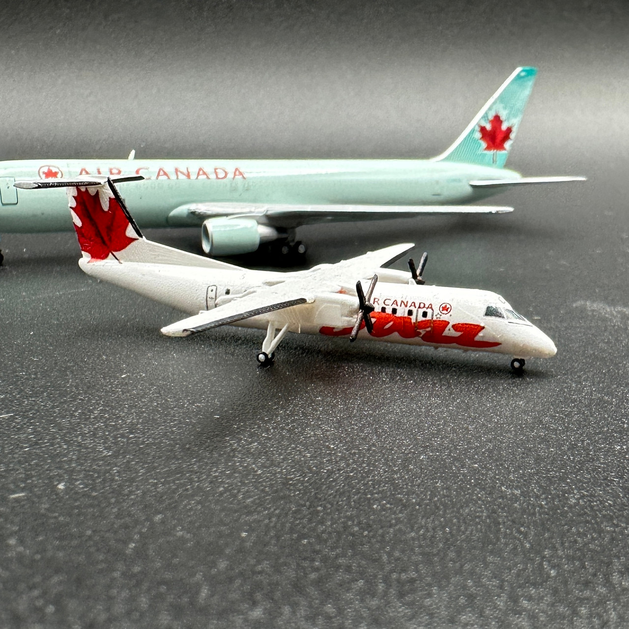 3D Design 1:400 Air Canada Jazz Dash-8 (Orange)