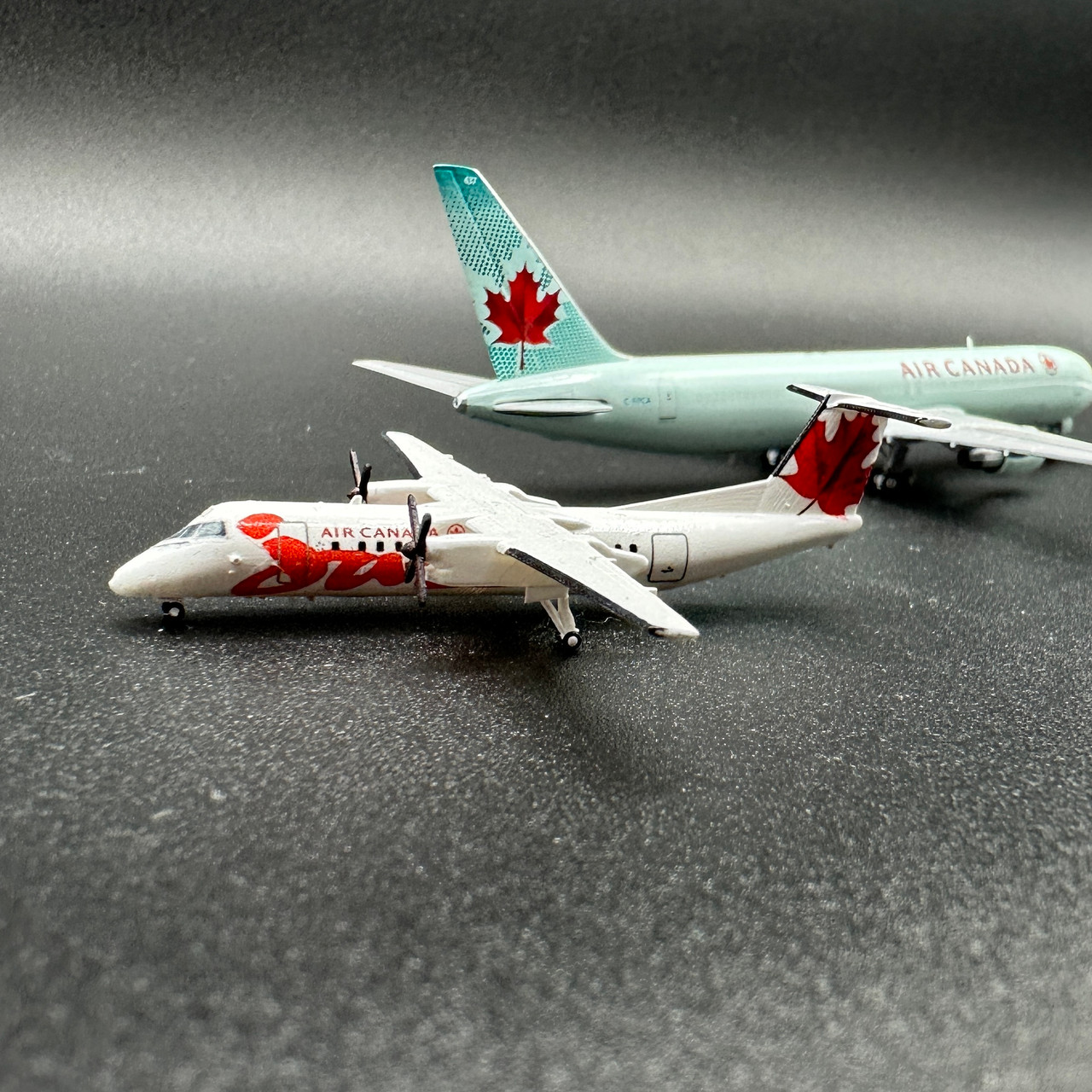 3D Design 1:400 Air Canada Jazz Dash-8 (Red)