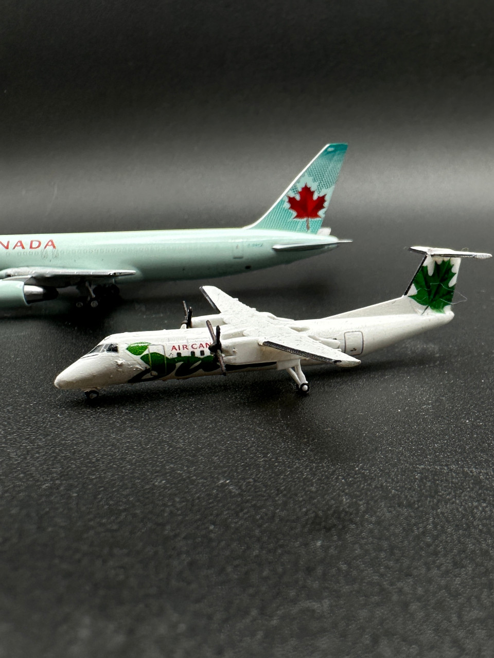 3D Design 1:400 Air Canada Jazz Dash-8 (Green)