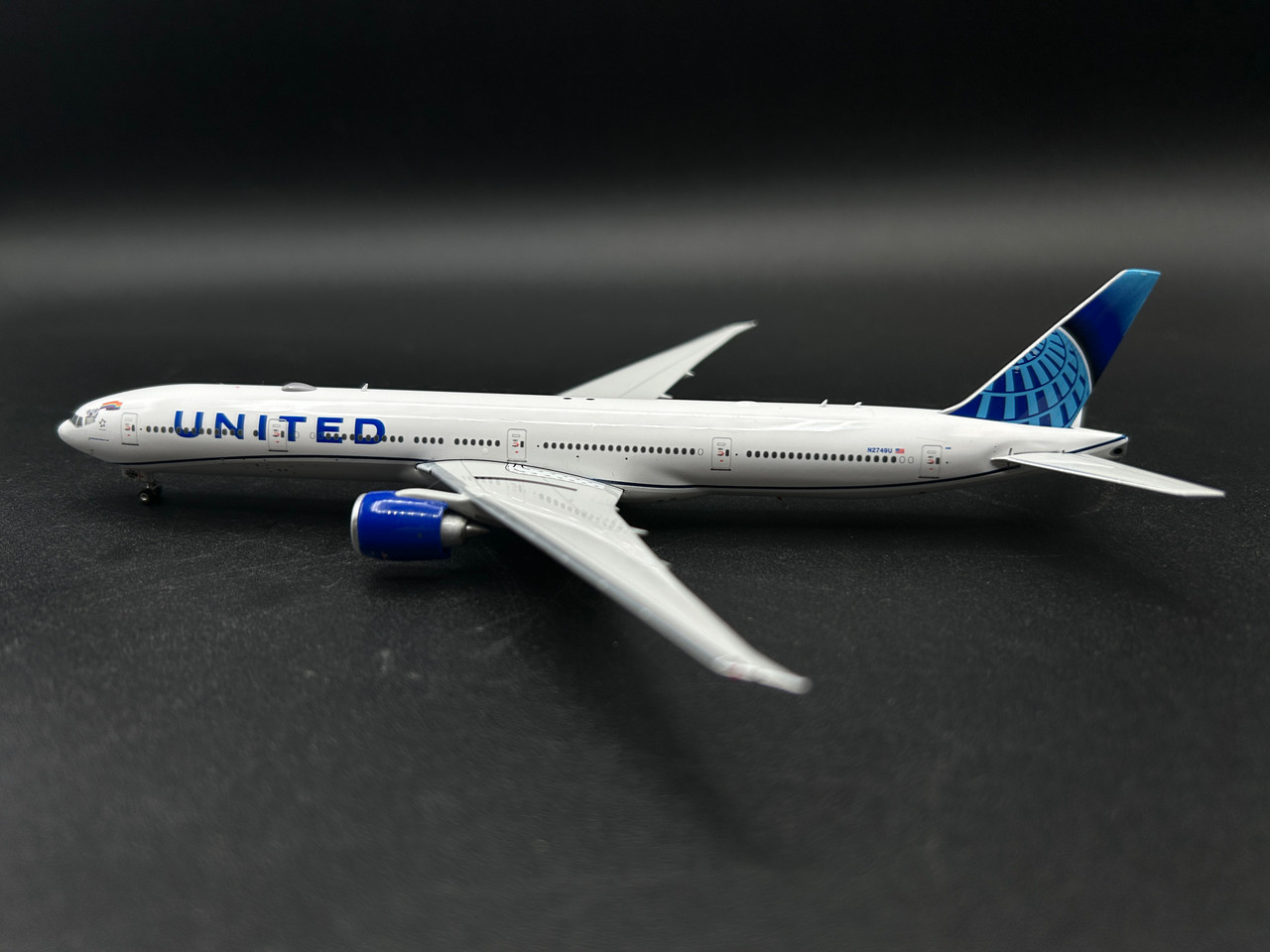 Phoenix 1:400 United 777-300ER