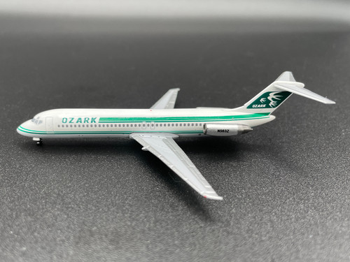 Aeroclassics 1:400 Ozark Airlines DC-9