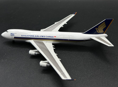 Dragon Wings 1:400 Singapore Airlines 747-400 (9V-SFD)