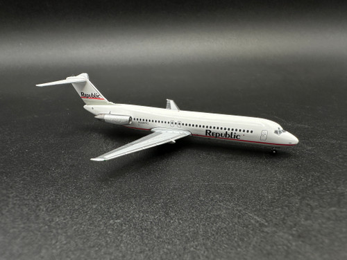 Aeroclassics 1:400 Republic DC-9 (N926RC) 