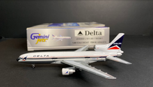 GeminiJets United Airlines L-1011-500 Tristar N514PA 1:400 Scale Diecast Model Airplane GJUAL1689 