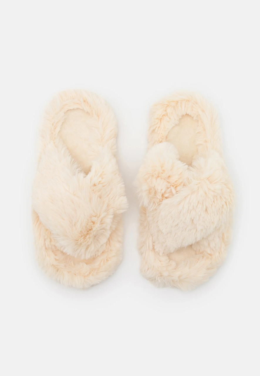 Ladies Cream Faux Fur Super Chunky Cross Sliders Heat Treats