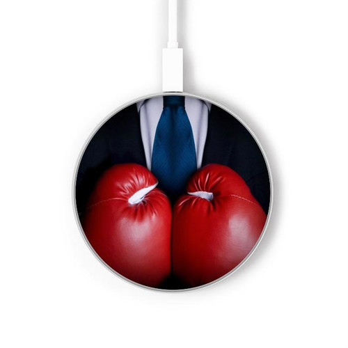 S2261 Homme d'affaires Noir Costume avec des gants de boxe Chargeur sans fil 15W Type-C iPhone Android Station de charge à lumière LED