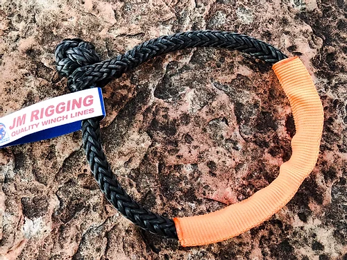 1/4" Black Soft Shackle Pure Dyneema SK78 w/ Protective Sleeve 1/4" Black Soft Shackle Pure Dyneema SK78 w/ Protective Sleeve