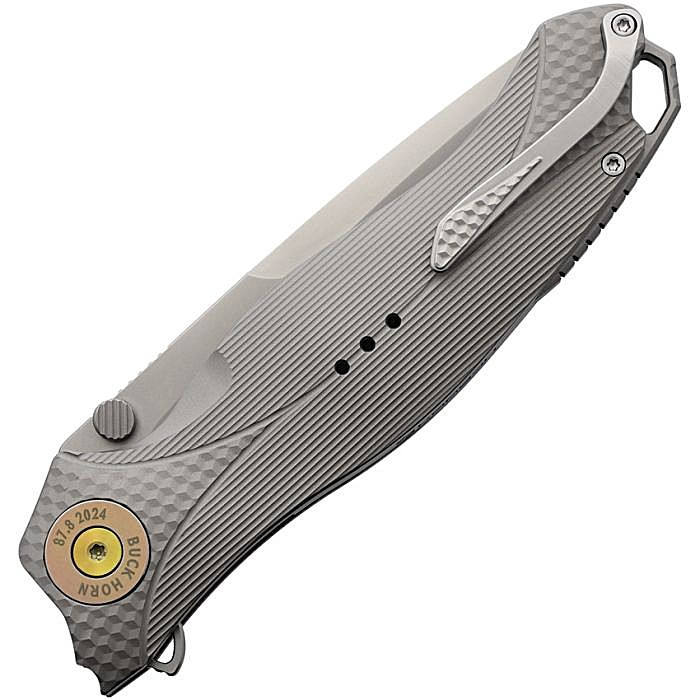 KARB119 4.75" (12.07cm) closed. 3.75" (9.53cm) bead blast finish Sandvik 14C28N stainless blade. Gray textured aluminum handle. Extended tang. Lanyard hole. Pocket clip. Thumb stud. Zippered storage case.