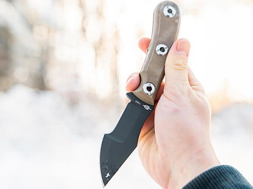 BOP02BO117 7.5" (19.05cm) overall. 3.5" (8.89cm) black powder coated 1095HC steel blade. Natural canvas micarta handle. Full tang. Tan Kydex belt sheath.